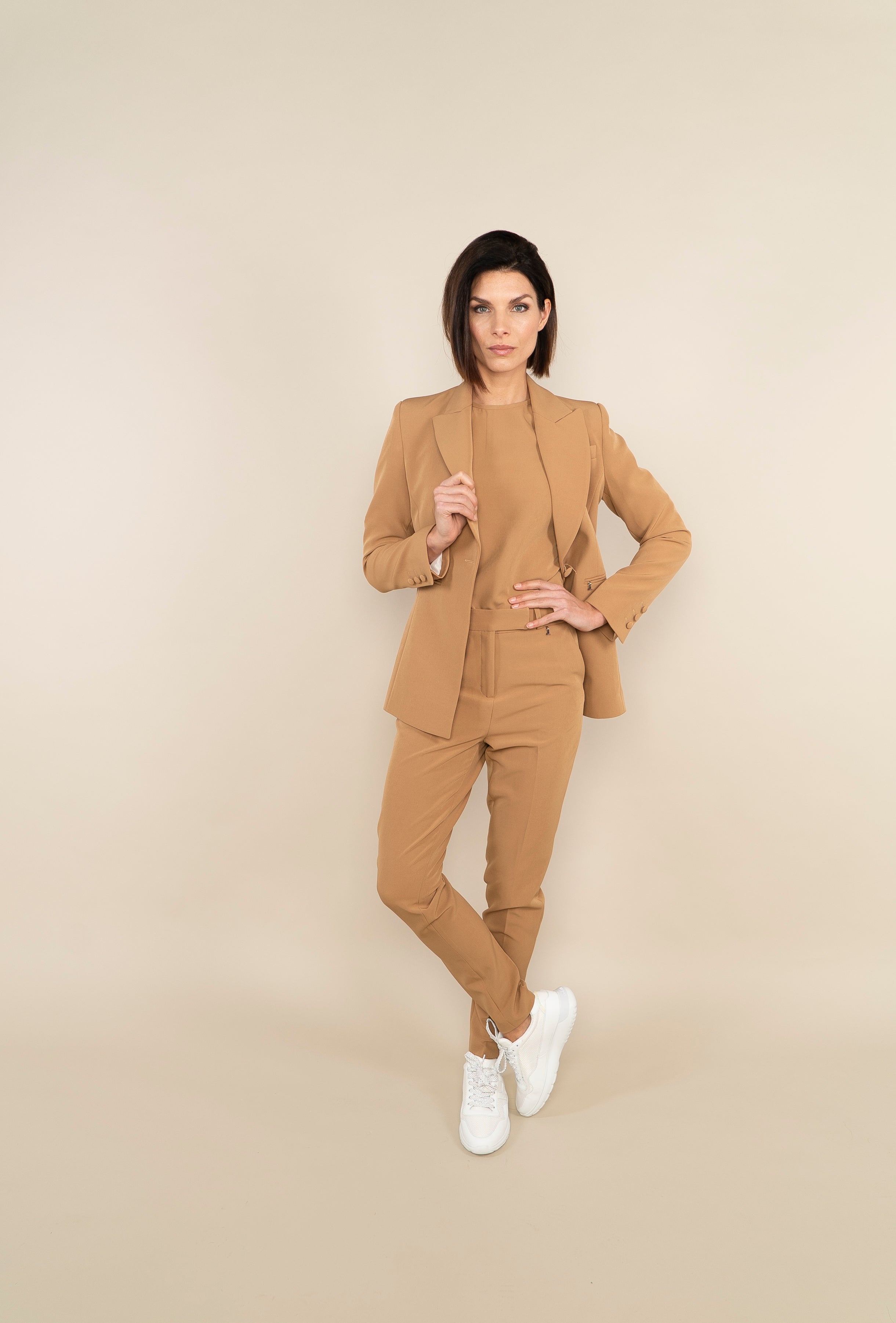 - CLEAN TEE WITH BOWS - camel