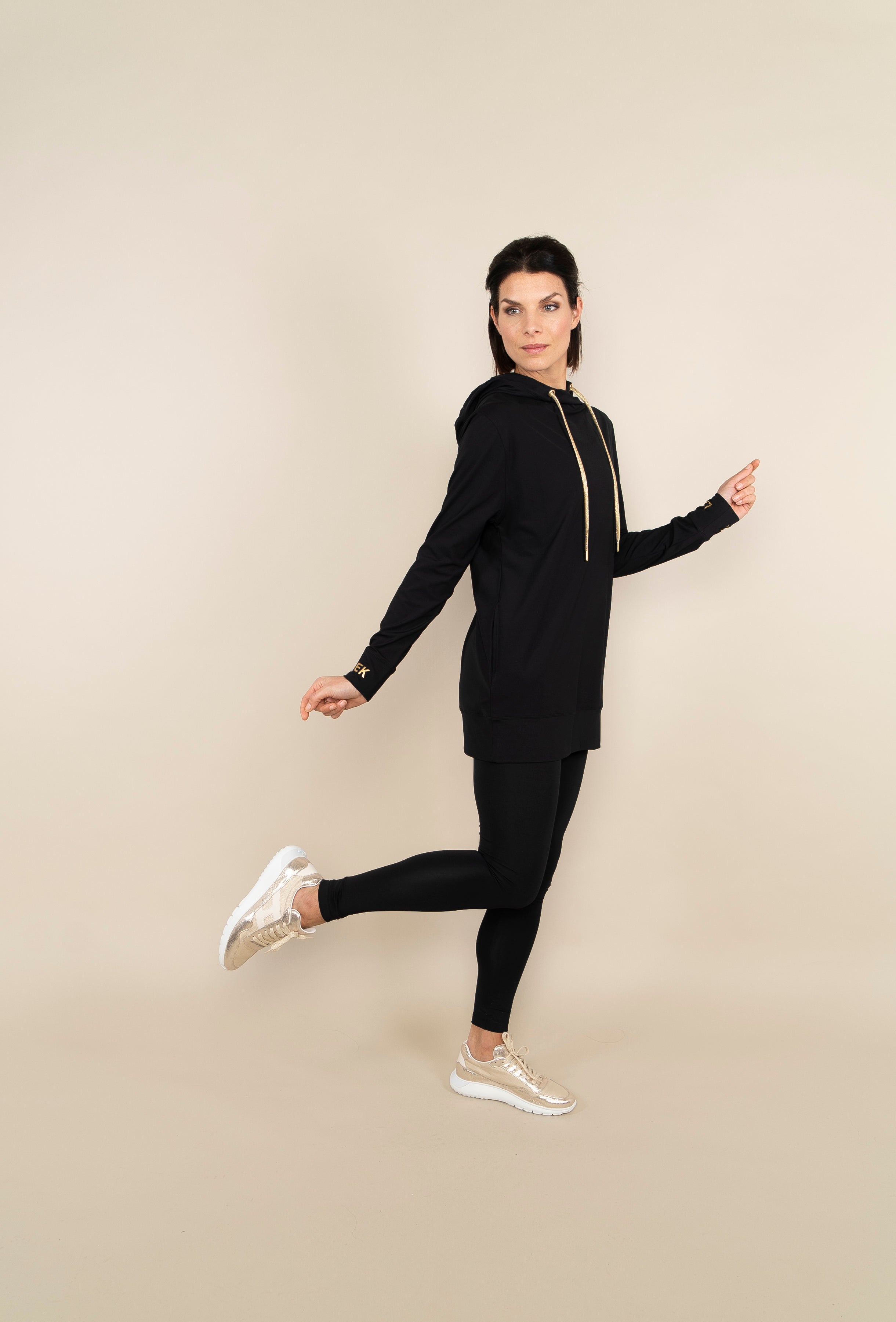 SPORT HOODIE - black with gold