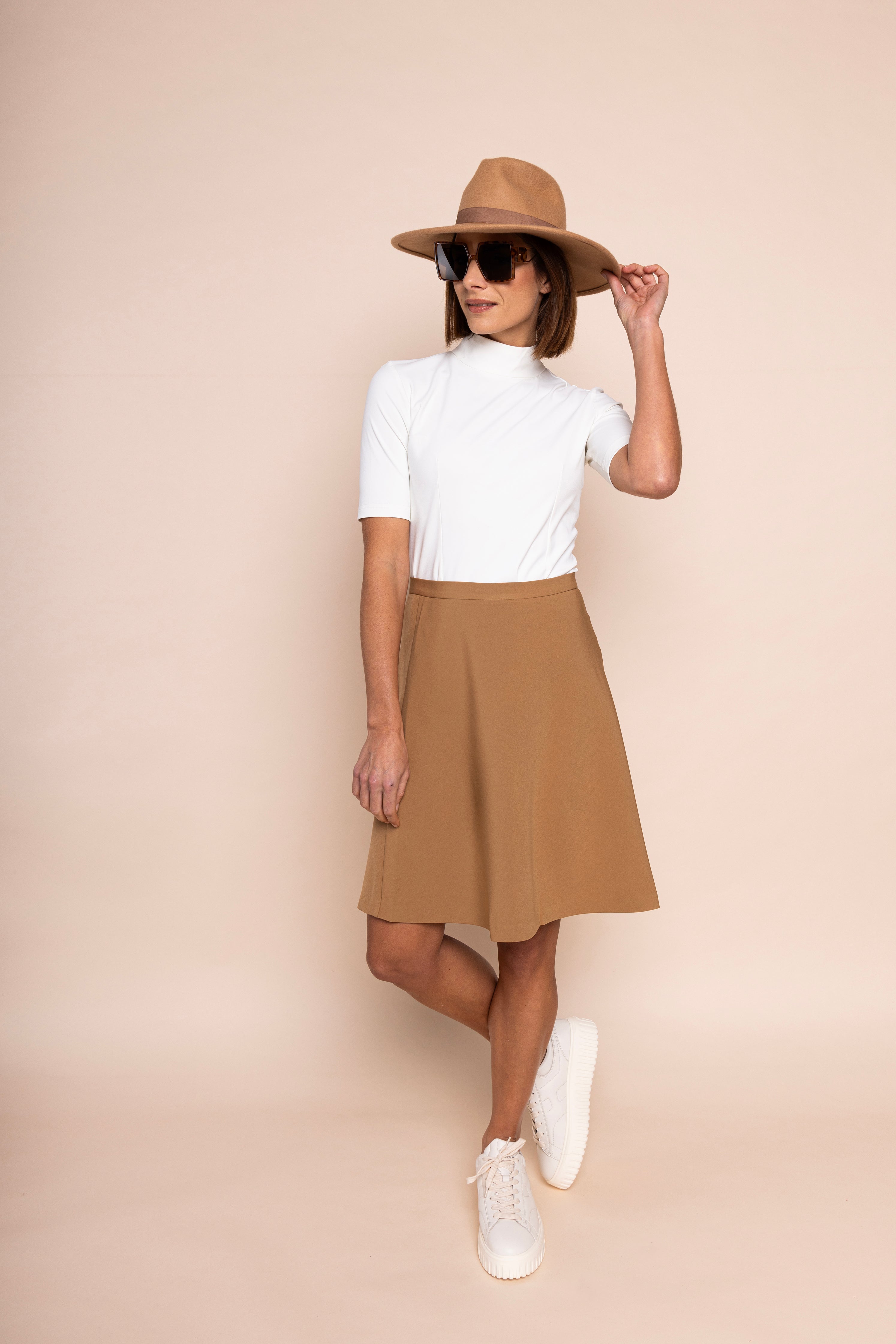 DONNA SHORT SLEEVE TRAVEL TOP - off-white