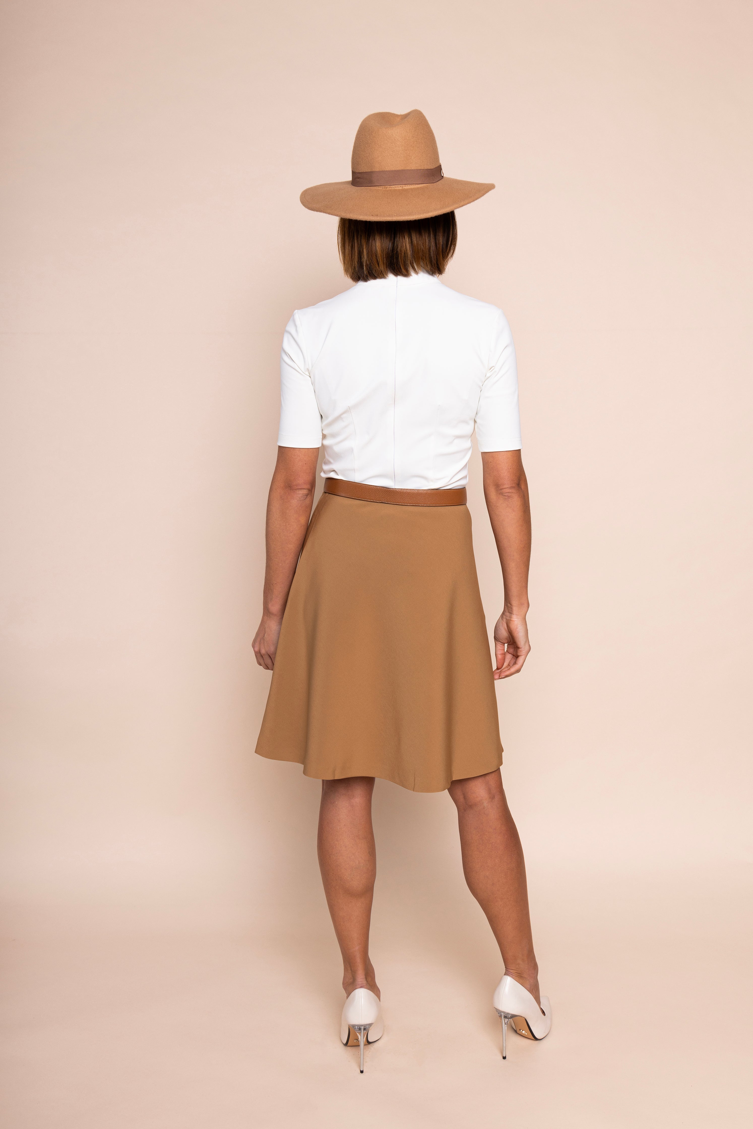 DONNA SHORT SLEEVE TRAVEL TOP - off-white