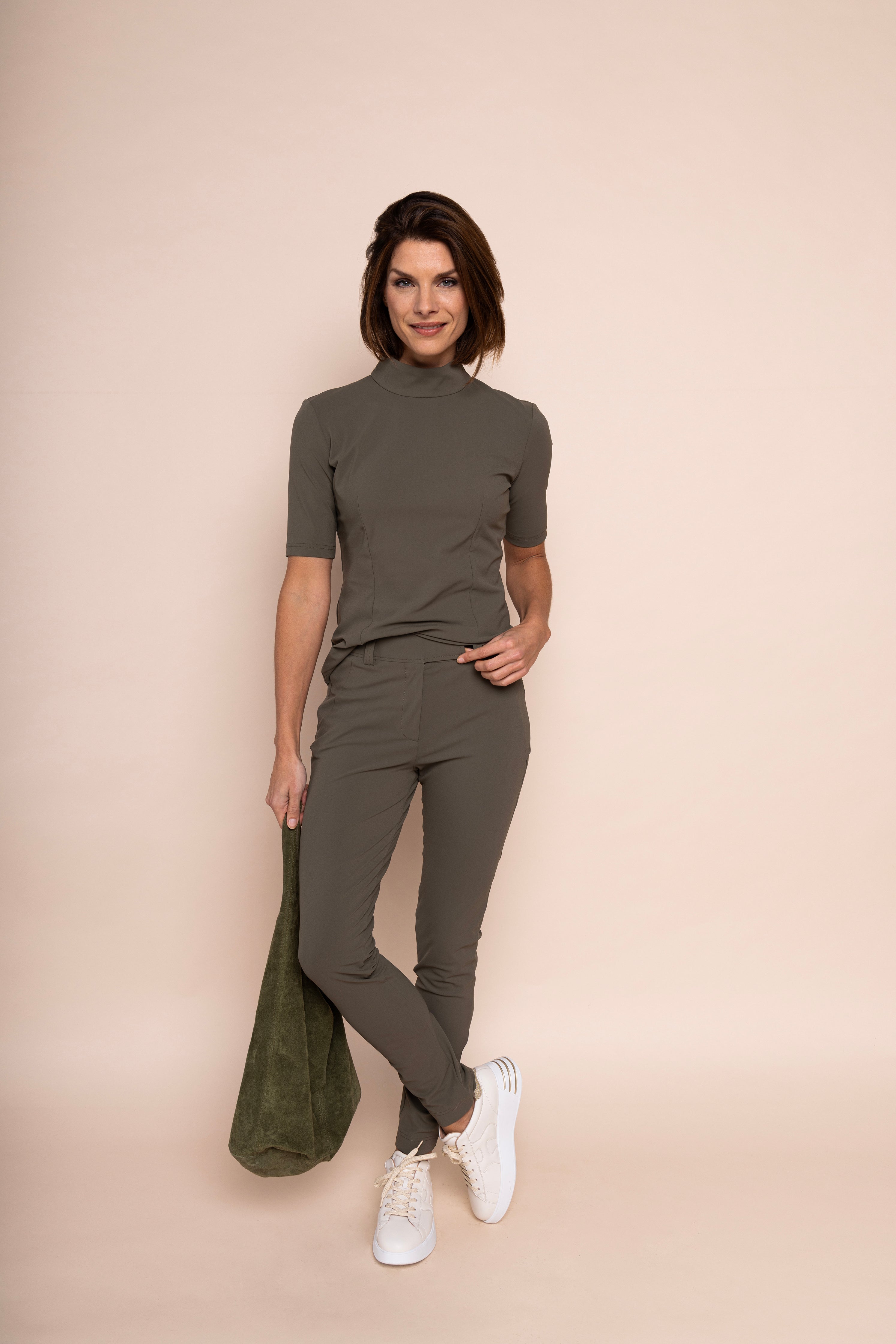 DONNA SHORT SLEEVE TRAVEL TOP - green